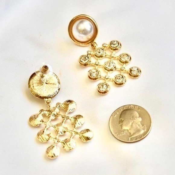 Vintage Design Pearl Earrings - Picture 1 of 2